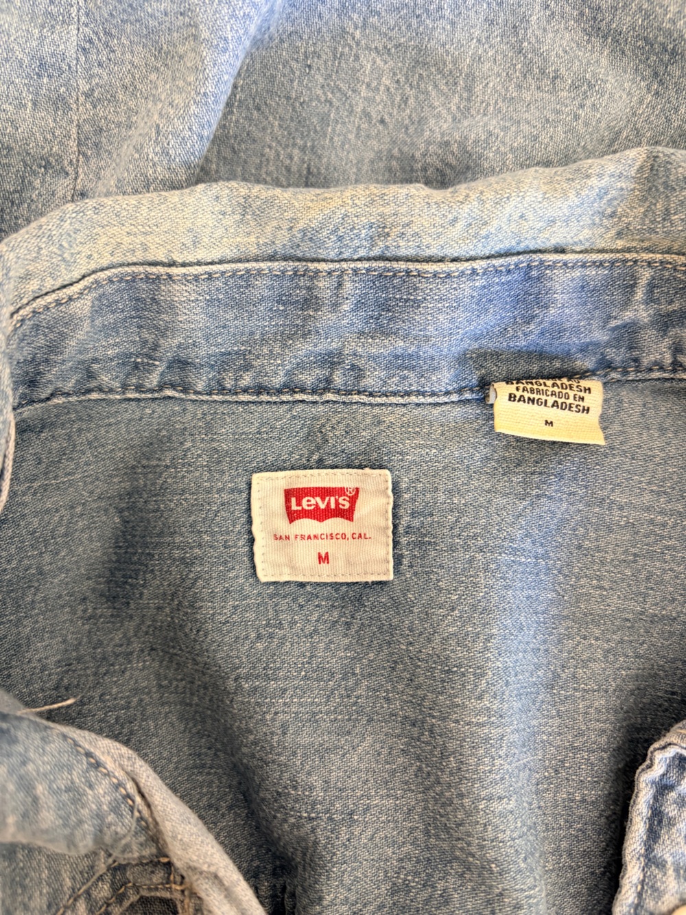 Levi's Women's Light Blue Denim Puff-Sleeve Button-Down Shirt | M - Picture 6 of 7